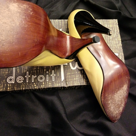 Shoes - Picture 6 of 7